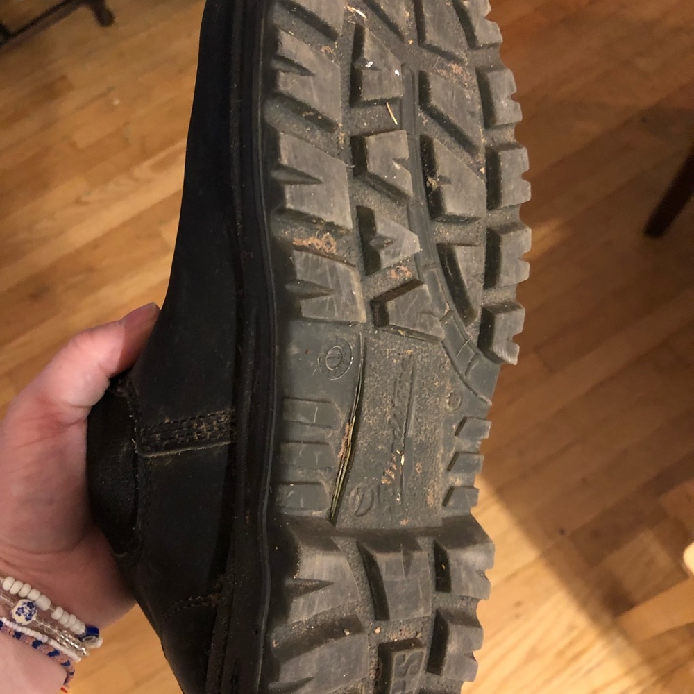 Barely used steel toes. Great condition and super comfortable
